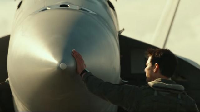 Reloj negro usado por Maverick (Tom Cruise) en Top Gun: Maverick
