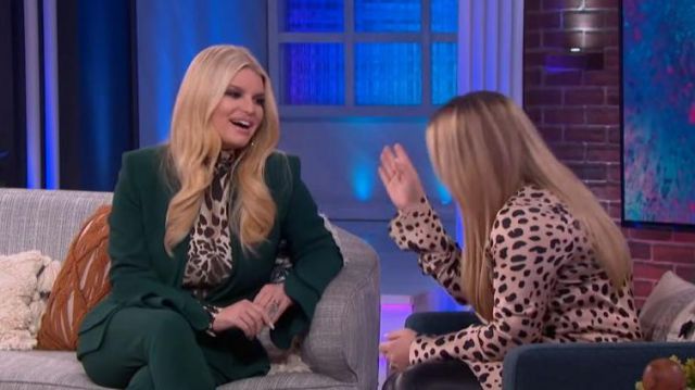 Alexandre vauthier Leop­ard Print Turtle­neck Top worn by Jessica Simpson on The Kelly Clarkson Show March 10, 2020