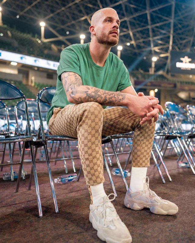 The pants beige Gucci of Raphael Pepin on his account Instagram @raphoupeps