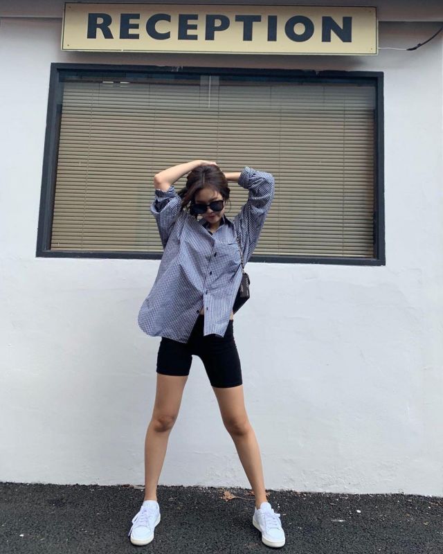 Over­sized Checked Cot­ton-blend Poplin Shirt of Jennie Kim on the Instagram account @jennierubyjane