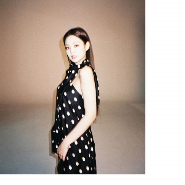 Asymétrique Polka Dot Haut de Jennie Kim sur l'Instagram account @jennierubyjane