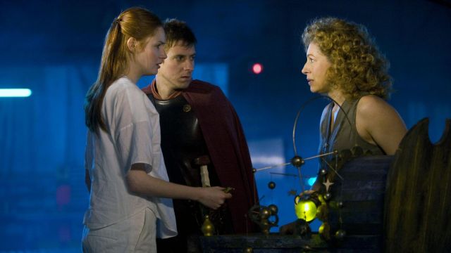 Pantalon blanc de Amy Pond (Karen Gillan) dans Doctor Who (S06E07)