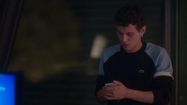 The sweatshirt two-tone light blue navy Lacoste of Ander (Arón Piper) in Elite (S03E01)