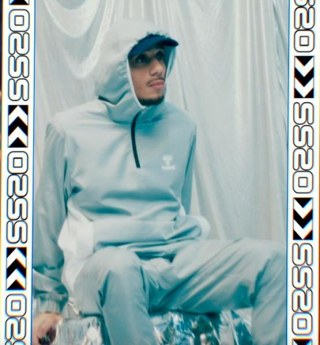 La veste de sport grise Hummel de Mister V sur le compte Instagram de @yvick
