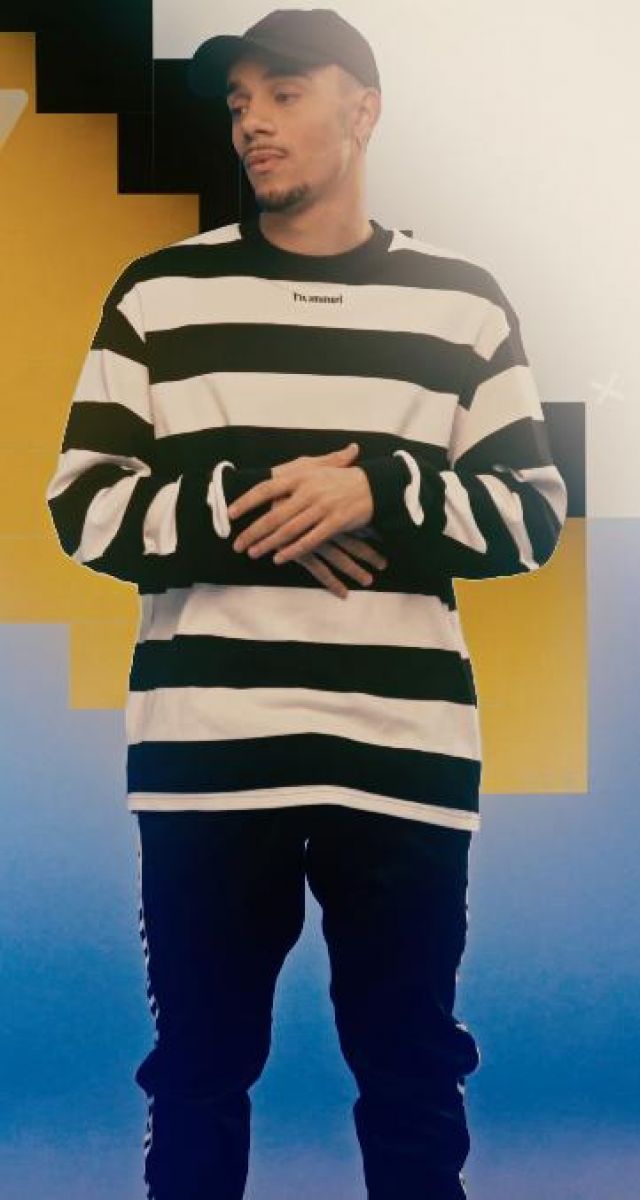 vores lotteri thespian The sweatshirt with black stripes and white Hummel Mister V on the account  Instagram of @yvick | Spotern