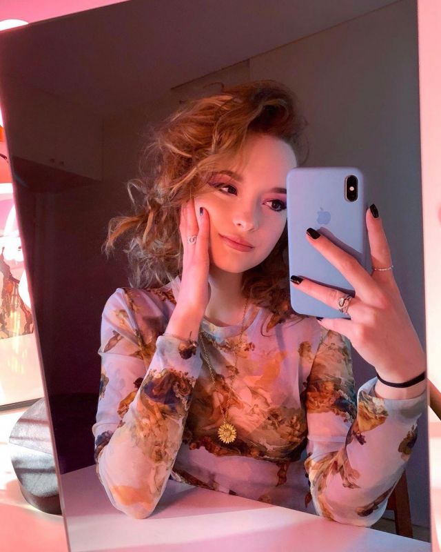 Silicone shell lilac Estelle on the account Instagram of @estellefitz