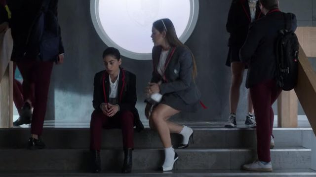 Les escarpins noir et blanc porté par Lu (Danna Paola) dans Élite (S03E05)