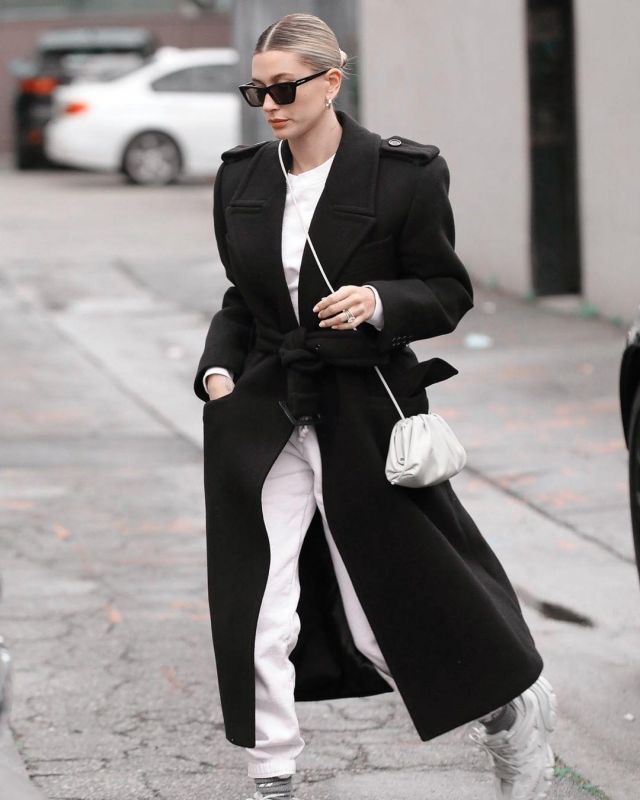 Cydnie Jordan New York White Sweat­shirt worn by Hailey Baldwin Beverly Hills March 10, 2020