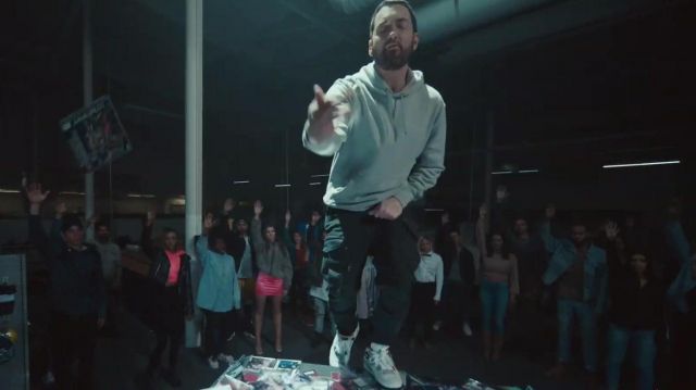 Jogging pantalon porté par Eminem dans sa vidéo de musique de Godzilla feat. Jus de WRLD