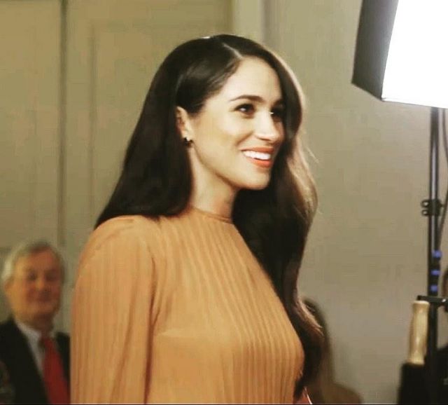 Edge of Ember Wave Ear­rings worn by Meghan Markle Queen’s Commonwealth Trust in Conversation March 10, 2020