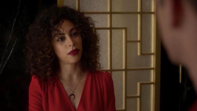 Le rouge à lèvres MAC porté par Nadia (Mina El Hammani) dans la série Élite (S02E03)