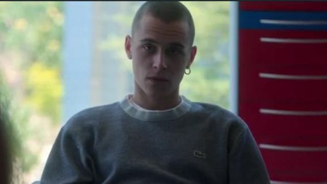 Grey La­coste Lo­go Sweater worn by Ander (Arón Piper) in Elite Season 3 Episode 6