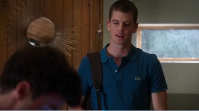 Blue Po­lo Shirt worn by Guzmán (Miguel Bernardeau) in Elite Season 3 Episode 6