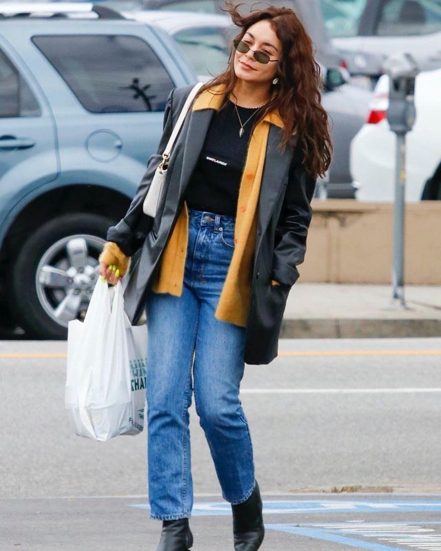Ksubi Chlo Jeune Américain Jeans porté par Vanessa Hudgens à Studio City, le 15 Mars 2020