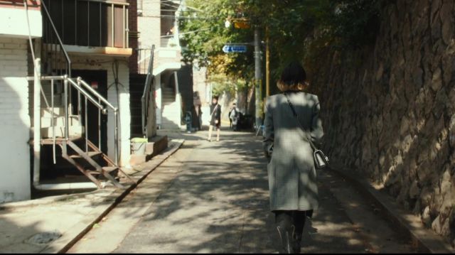 Black Stud­ded West­ern Boots worn by Jo Yi Seo (Kim Da-mi) in Itaewon Class Season 1 Episode 5