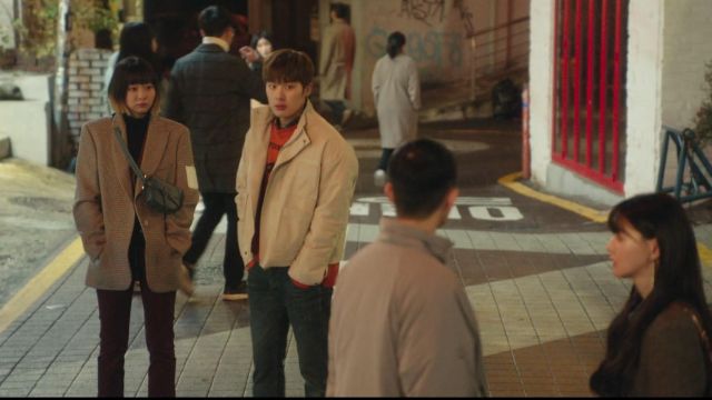 Bur­gundy Leop­ard Pants worn by Jo Yi Seo (Kim Da-mi) in Itaewon Class Season 1 Episode 5