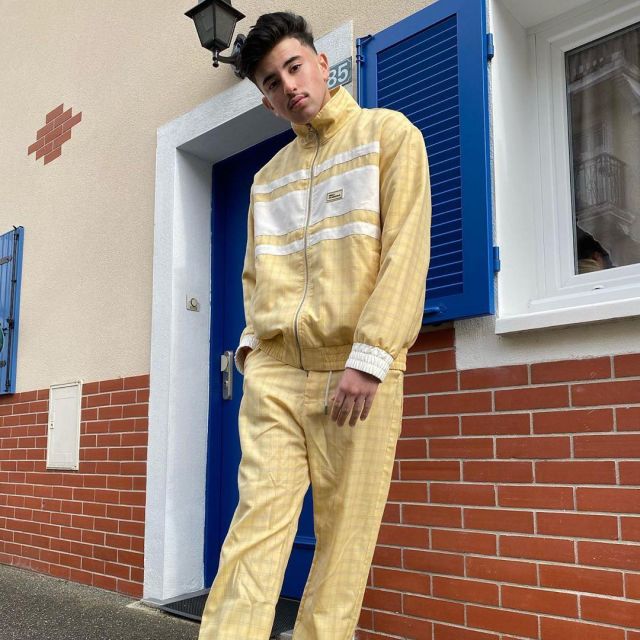 The yellow vest worn by Riadh on his account Instagram @justriadh march 15, 2020