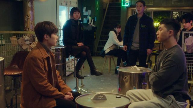 Daim Veste portée par Jang Geun Soo (Kim Dong-hee) dans Itaewon Classe de l'Épisode 8