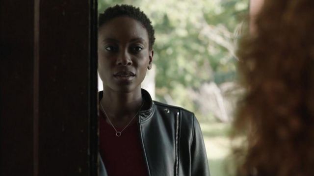 Veste En Cuir Portes Par Tara Coleman Tracy Ifeachor Comme On Le Voit Dans Treadstone S01e01 Spotern
