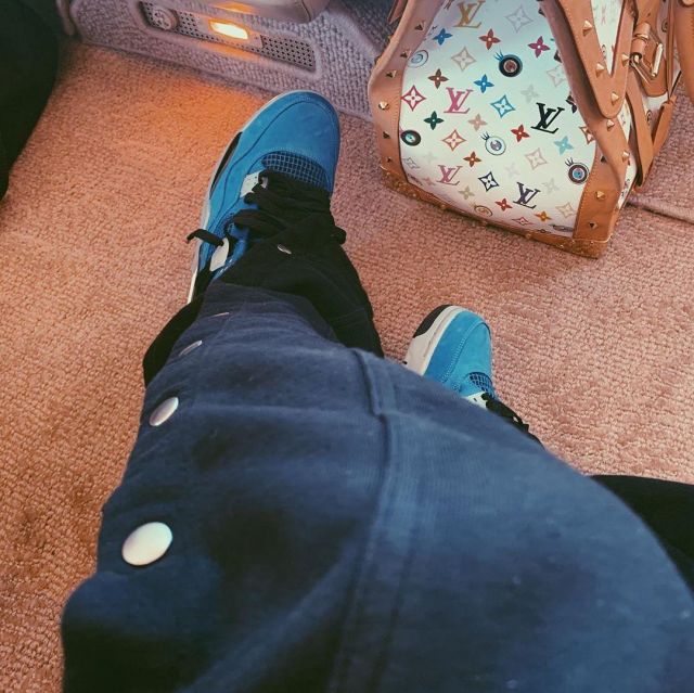The pair of Nike sneakers Jordan 4 scope by Travis Scott on his account Instagram @travisscott