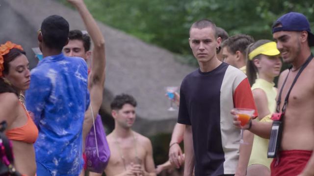 The t-shirt blue white red COS worn by Ander (Arón Piper) in the series Elite (S03E06)