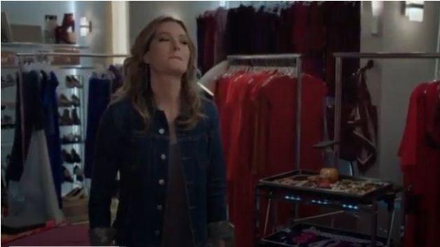 Den­im Jack­et worn by Sutton Brady (Meghann Fahy) in The Bold Type Season 4 Episode 9