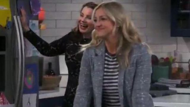 Grey Plaid Wool Blend Blaz­er worn by Rebecca (Abby Elliott) in Indebted Season 1 Episode 7