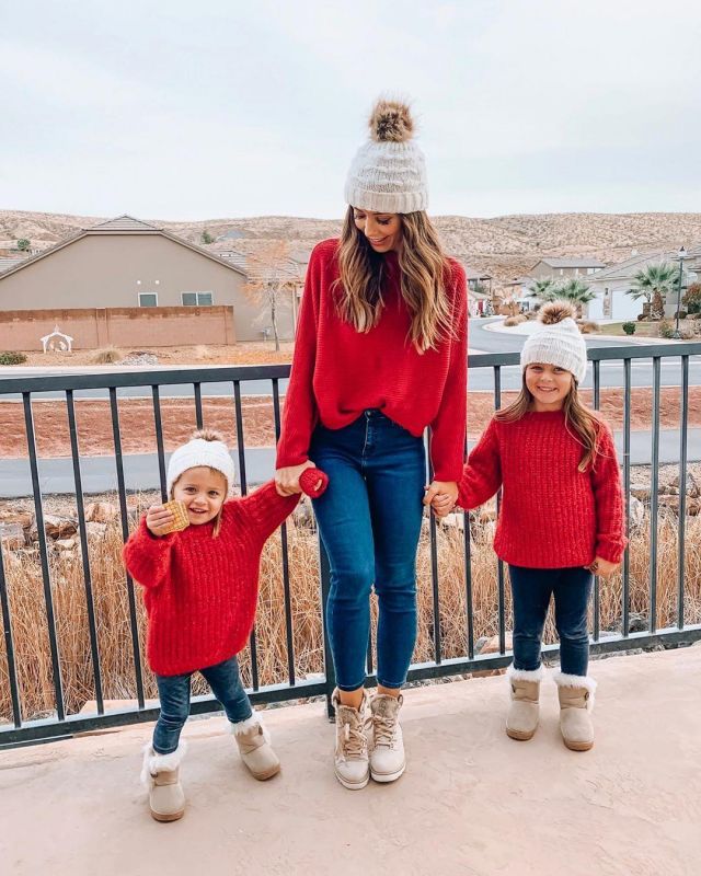Suéter rojo de LaTisha Springer en la cuenta de Instagram @latishaspringer