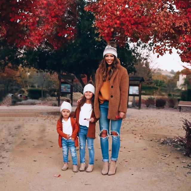 Ripped Skin­ny Jeans of LaTisha Springer on the Instagram account @latishaspringer