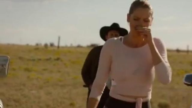 Pink Top worn by Isobel Evans (Lily Cowles) in Roswell, New Mexico Season 2 Episode 1