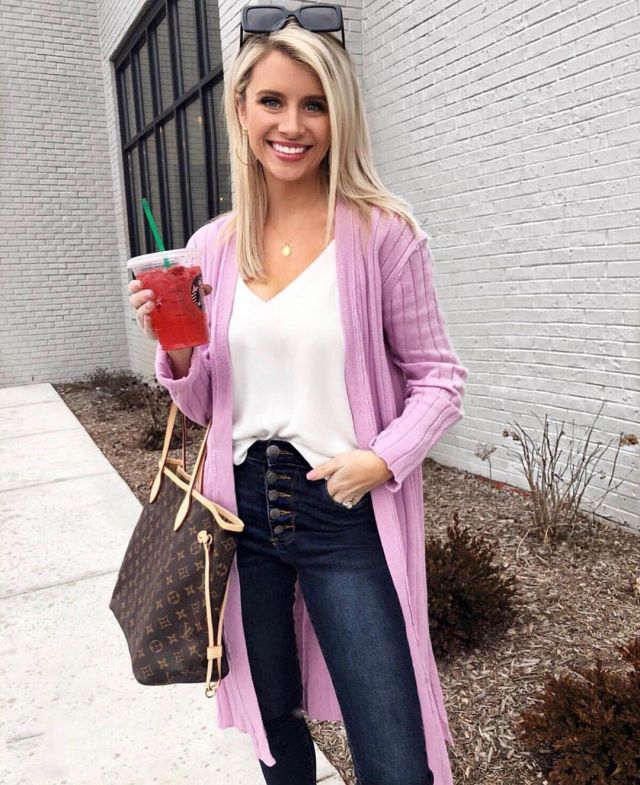 Long Cardi­gan Pink of Ali Smith on the Instagram account @alismithstyle