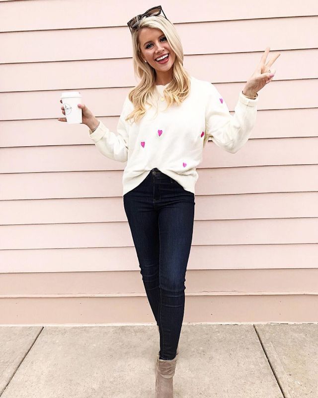 Love Spot Knit Sweater of Ali Smith on the Instagram account @alismithstyle