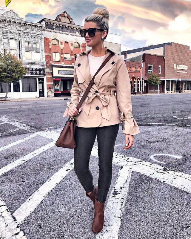 Belt­ed Short Trench Coat of Ali Smith on the Instagram account @alismithstyle