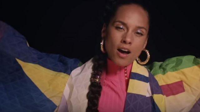Gold earrings of Alicia Keys in Alicia Keys - Time Machine (Official Video)