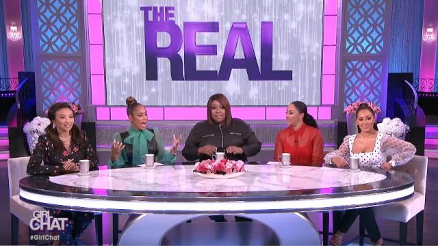 Missguided Plus Util­i­ty Jump­suit in Black worn by Loni Love on The Real March 19, 2020