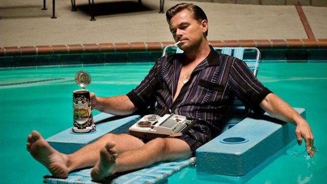 Le fauteuil flottant de piscine de Rick Dalton (Leonardo DiCaprio) dans Once Upon a Time… in Hollywood
