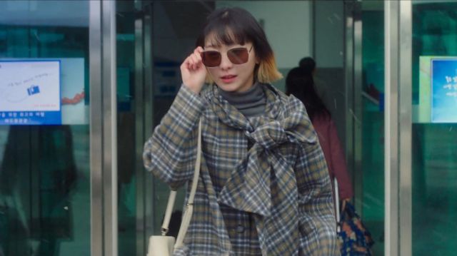 Brown Sun­glasses worn by Jo Yi Seo (Kim Da-mi) in Itaewon Class Episode 12