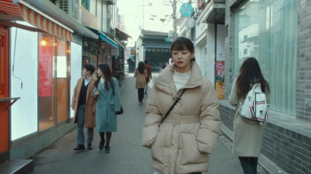 Belt­ed Harp Down Jumper S worn by Jo Yi Seo (Kim Da-mi) in Itaewon Class Episode 6