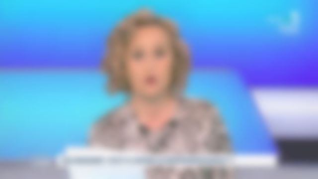 Le pull à motif léopard avec encolure ronde et manches longues de Caroline Roux dans C dans l'air le 24.03.2020