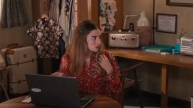 Let­ter A Neck­lace worn by Alexis Rose (Annie Murphy) in Schitt's Creek Season 6 Episode 12(S06E12)