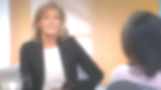 The top stripe of Claire Chazal in Passage of the Arts