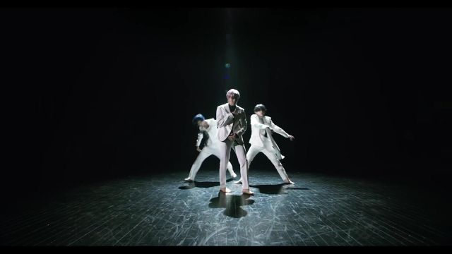 White blazer worn by Jungkook in BTS (방탄소년단) 'Black Swan' Official MV