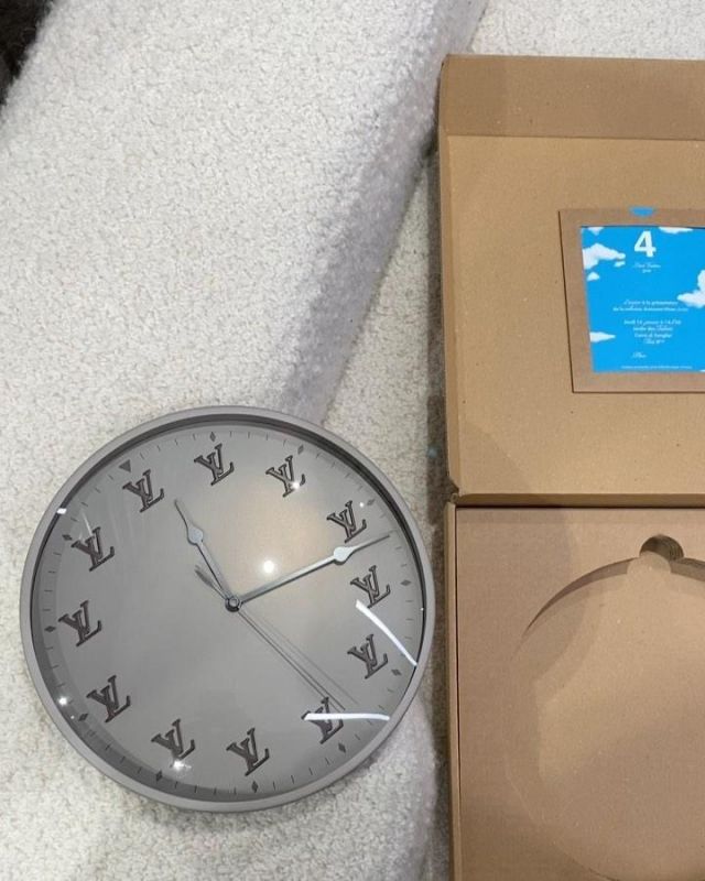 The clock Louis Vuitton of Virgil Abloh on his account Instagram
