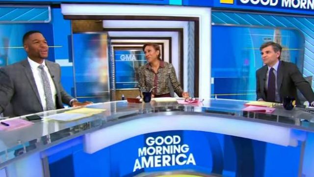 Victoria Beckham Serpent Imprimé Chemise en Soie porté par Robin Roberts sur Good Morning America, le 23 Mars 2020