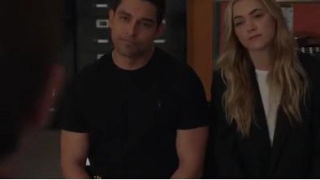 Black Dou­ble Breast­ed Blaz­er worn by Ellie Bishop (Emily Wickersham) in NCIS Season 17 Episode 18