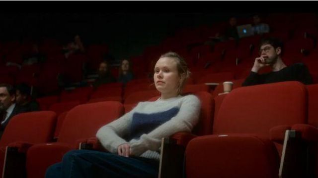 Pull Blanc porté par Katie (Alison Pill) dans Devs Saison 1 Épisode 5