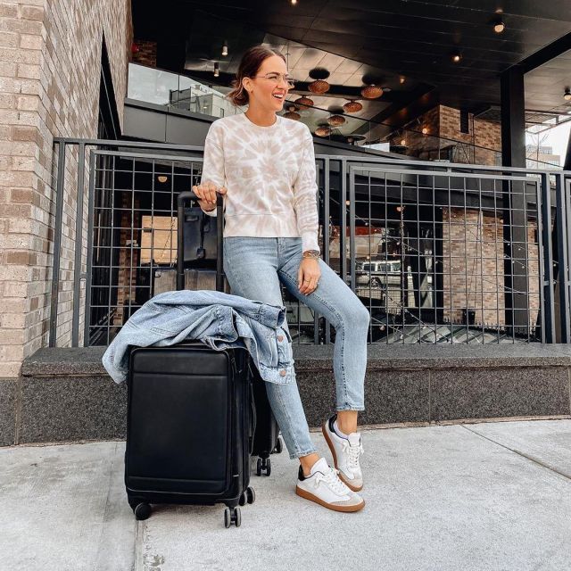 Skin­ny Jean of Lauren Roscopf on the Instagram account @aloprofile