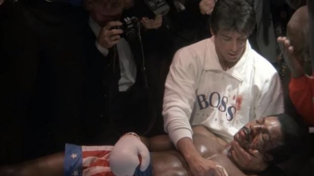 Hugo Boss 1/4 sweat-shirt zippé en blanc porté par Rocky Balboa (Sylvester Stallone) dans le film Rocky IV