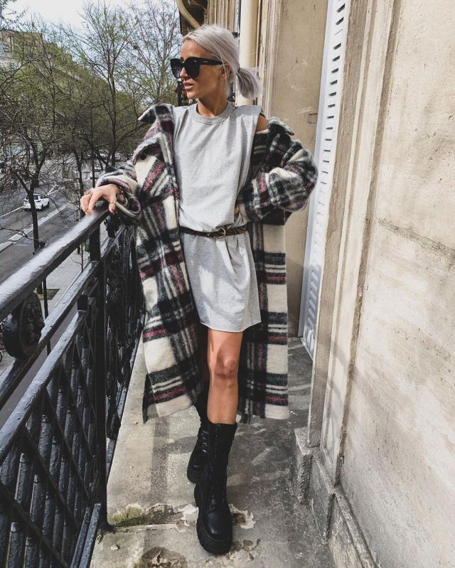 La robe grise de Camille Callen sur son compte Instagram @noholita