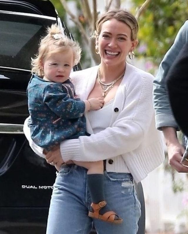 Moussy Vi­o­la Ripped Straight Leg Jeans of Hilary Duff Los Angeles March 28, 2020
